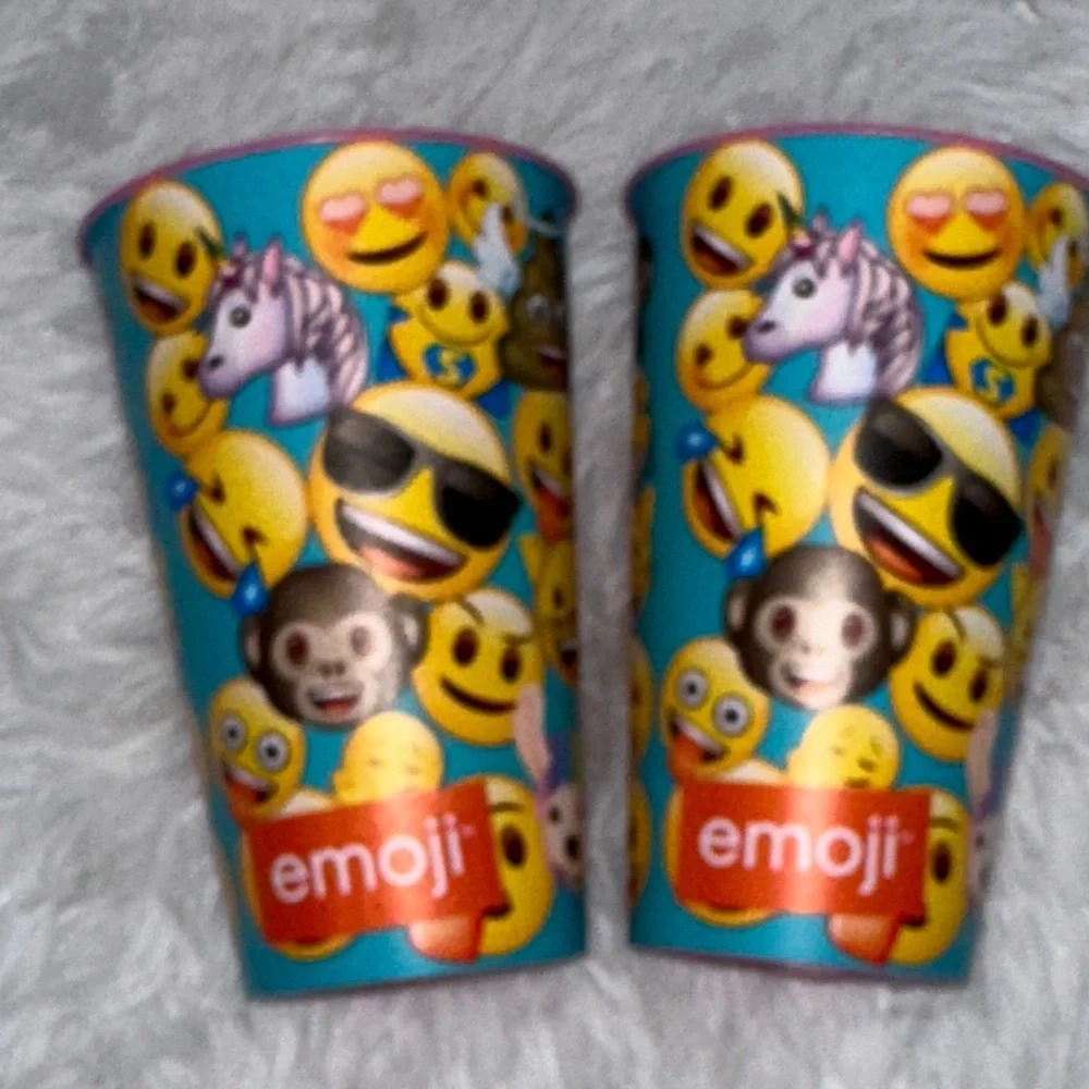 Emoji Party Supplies Set Multicolor 32 Small Plates 4 Plastic Cups Assorted Size